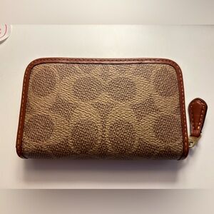 Coach Essential Small Zip Around Card Case